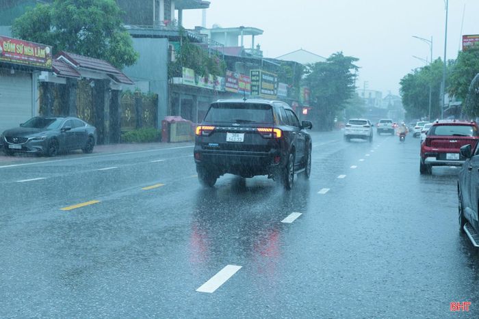 Đường Nguyễn Công Trứ cũng là một trong những tuyến giao thông thường xuyên bị ngập úng cục bộ mỗi khi có mưa lớn kéo dài, nhưng nay gần như không bị ảnh hưởng.