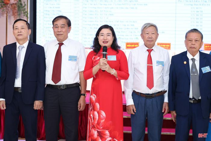 Đồng chí Nguyễn Thị Nguyệt phát biểu nhận nhiệm vụ.