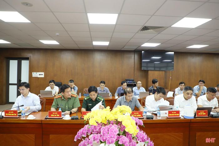 Đại biểu tham dự buổi làm việc.