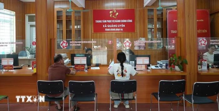 Trung tâm Phục vụ hành chính công xã Quảng Uyên có 7 công chức được cấp tài khoản riêng để kê khai nhiệm vụ. (Ảnh: Chu Hiệu/TTXVN)