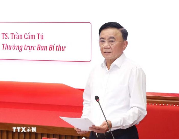 Đồng chí Trần Cẩm Tú, Ủy viên Bộ Chính trị, Thường trực Ban Bí thư truyền đạt Chuyên đề “Xây dựng Đảng trong sạch, vững mạnh toàn diện, “Là đạo đức, là văn minh” đảm đương sứ mệnh lãnh đạo, cầm quyền trong Kỷ nguyên phát triển mới” với các học viên Lớp bồi dưỡng, cập nhật kiến thức đối với Ủy viên Ban Chấp hành Trung ương Đảng khóa XIV (Lớp thứ nhất). (Ảnh: Phương Hoa/TTXVN)