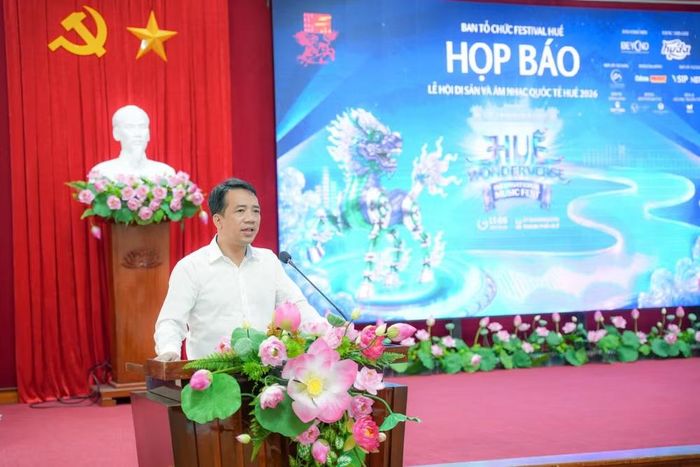 Ông Trần Hữu Thùy Giang, Phó Chủ tịch UBND TP. Huế thông tin về Huế Wonderverse Music Fest 2026. (Ảnh: Facebook UBND thành phố Huế)