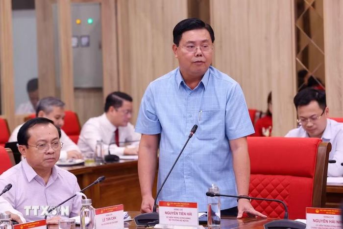 Đồng chí Nguyễn Tiến Hải, Ủy viên Trung ương Đảng, Bộ trưởng Bộ Nội vụ phát biểu. (Ảnh: Văn Điệp/TTXVN)