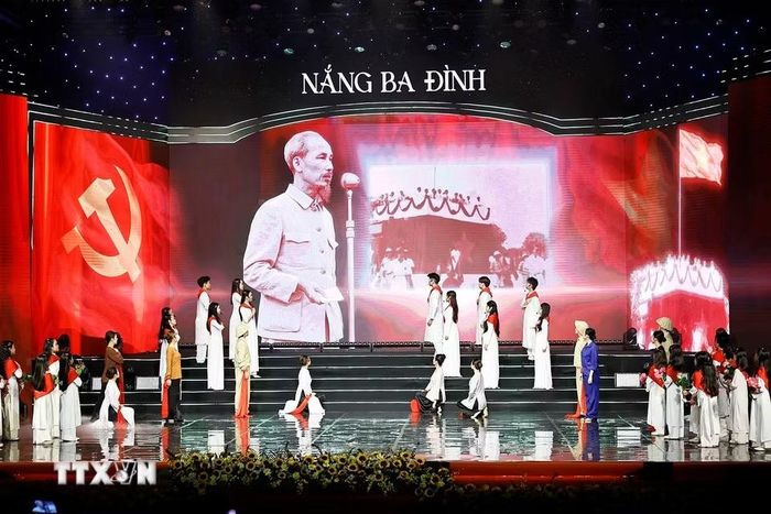 Chương trình nghệ thuật chính luận "Nắng Ba Đình" chào mừng kỷ niệm 81 năm Ngày Cách mạng Tháng Tám thành công (19/8/1945-19/8/2026), Ngày Quốc khánh (2/9/1945-2/9/2026) và 80 năm Quốc hội Việt Nam. (Ảnh: Doãn Tấn/TTXVN)