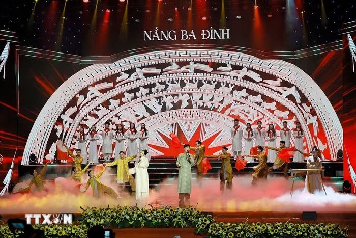 Chương trình nghệ thuật chính luận "Nắng Ba Đình." (Ảnh: Doãn Tấn/TTXVN)