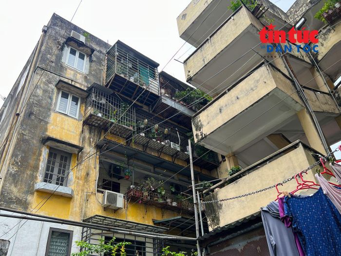 Cùng với việc đẩy nhanh tiến độ dự án cải tạo, người dân mong muốn các phương án bồi thường, hỗ trợ tạm cư và tái định cư được công khai, minh bạch, bảo đảm quyền lợi chính đáng.