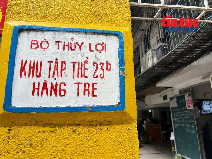 Đây từng là khu nhà ở của cán bộ, nhân viên Bộ Thủy lợi, nay là Bộ Nông nghiệp và Môi trường.