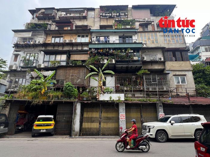 Khu tập thể 23B Hàng Tre được Sở Xây dựng đánh giá mức độ nguy hiểm cấp C, thuộc diện phải phá dỡ theo quy định của Luật Nhà ở năm 2023.