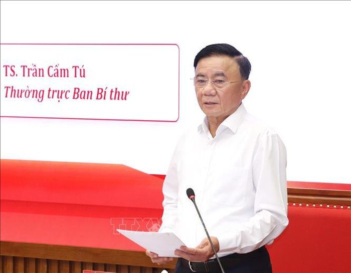 Đồng chí Trần Cẩm Tú, Uỷ viên Bộ Chính trị, Thường trực Ban Bí thư truyền đạt Chuyên đề “Xây dựng Đảng trong sạch, vững mạnh toàn diện, “Là đạo đức, là văn minh” đảm đương sứ mệnh lãnh đạo, cầm quyền trong Kỷ nguyên phát triển mới” với các học viên Lớp bồi dưỡng, cập nhật kiến thức đối với Uỷ viên Ban Chấp hành Trung ương Đảng khoá XIV (Lớp thứ nhất). Ảnh: Phương Hoa/TTXVN