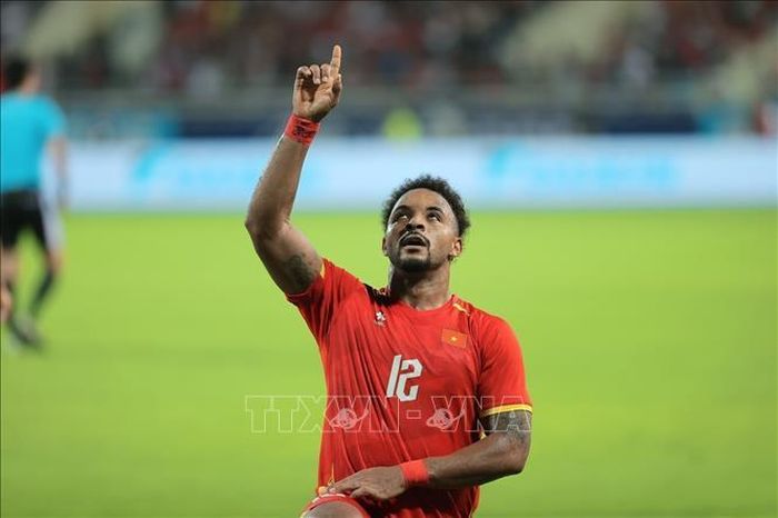 Xuân Son ghi bàn thắng ấn định chiến thắng 2-0 cho đội tuyển Việt Nam ở phút 89. Ảnh: Minh Quyết/TTXVN