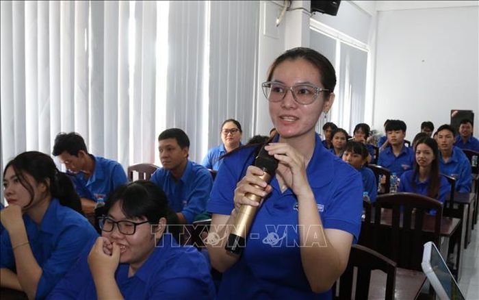 Đoàn viên Lưu Thị Tú Trinh, khu vực 5, phường Vị Tân, thành phố Cần Thơ, phát biểu tại sự kiện. Ảnh: Duy Khương/TTXVN