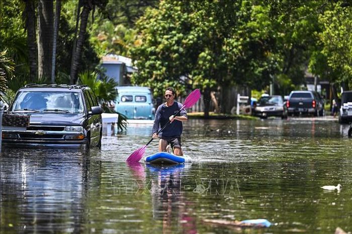 Cảnh ngập lụt sau những trận mưa lớn tại Fort Lauderdale, Florida, Mỹ. Ảnh minh họa: AFP/TTXVN