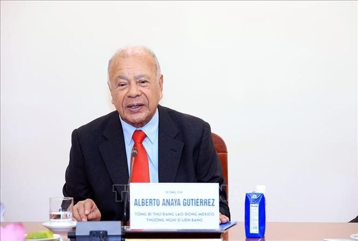 Tổng Bí thư Đảng Lao động Mexico Alberto Anaya Gutierrez phát biểu tại buổi làm việc. Ảnh: Tuấn Anh/TTXVN