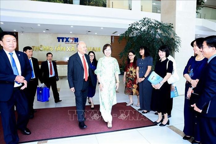Đoàn đại biểu cấp cao Đảng Lao động (PT) Mexico do đồng chí Alberto Anaya Gutierrez, Thượng Nghị sỹ, Tổng Bí thư Đảng Lao động (PT) dẫn đầu thăm và làm việc tại Thông tấn xã Việt Nam. Ảnh: Tuấn Anh/TTXVN