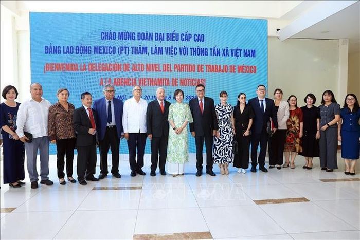 Các đại biểu chụp ảnh chung. Ảnh: Tuấn Anh/TTXVN
