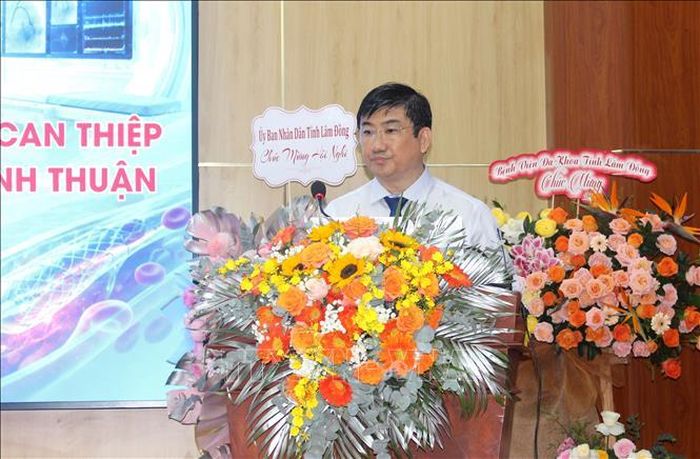 Ông Lê Huỳnh Phúc, Giám đốc Bệnh viện Đa khoa Bình Thuận (tỉnh Lâm Đồng), phát biểu khai mạc Hội nghị.