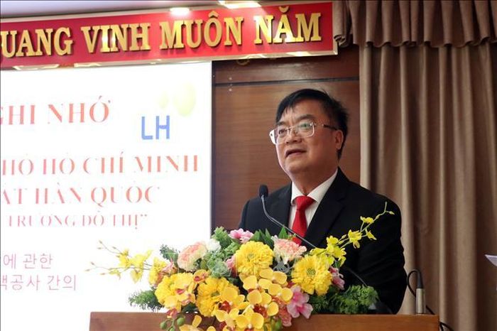 Giám đốc Sở Tài chính TP Hồ Chí Minh Hoàng Vũ Thảnh phát biểu tại buổi ký kết.