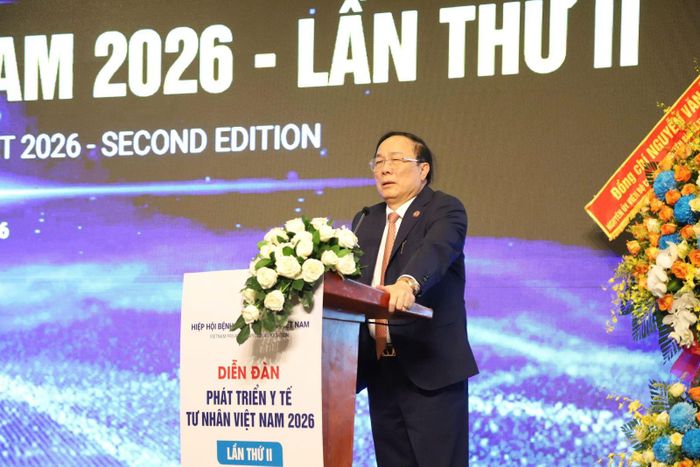 Giáo sư, Viện sĩ danh dự Nguyễn Văn Đệ, Chủ tịch Hiệp hội Bệnh viện tư nhân Việt Nam phát biểu tại diễn đàn.