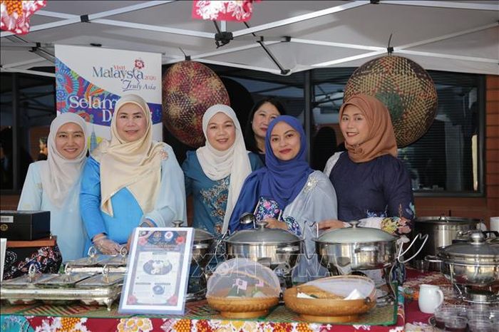Khu ẩm thực của Malaysia tại Lễ kỷ niệm. Ảnh: Trung Kiên/TTXVN
