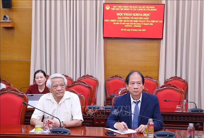 Đại diện gia đình Đại tướng Võ Nguyên Giáp dự hội thảo. Ảnh: Văn Điệp/TTXVN