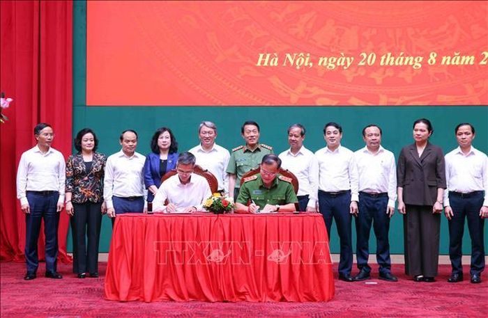 Lễ ký kết biên bản bàn giao nhiệm vụ Cơ quan Thường trực Ban chỉ đạo 57 Trung ương từ Văn phòng Trung ương Đảng về Bộ Công an. Ảnh: Phạm Kiên/TTXVN