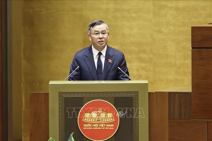 Bộ trưởng Bộ Tài chính Ngô Văn Tuấn giải trình, làm rõ một số vấn đề đại biểu Quốc hội nêu. Ảnh: Doãn Tấn/TTXVN
