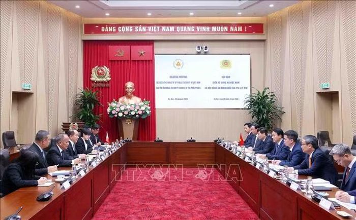Đại tướng Lương Tam Quang, Bộ trưởng Bộ Công an hội đàm với ngài Eduardo San Lorenzo Oban Jr., Cố vấn Hội đồng An ninh quốc gia nước Cộng hoà Philippines. Ảnh: Phạm Kiên/TTXVN