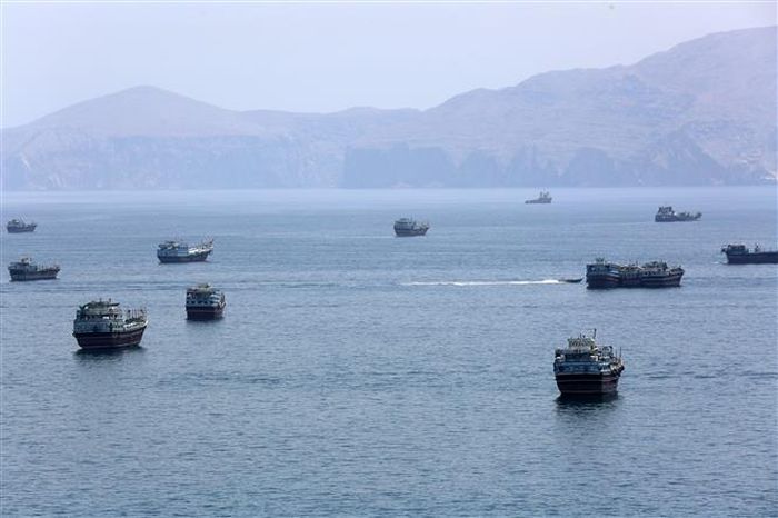 Tàu thuyền tại eo biển Hormuz gần thị trấn Khasab, phía Bắc Oman ngày 20/6/2026. Ảnh: IRNA/TTXVN phát