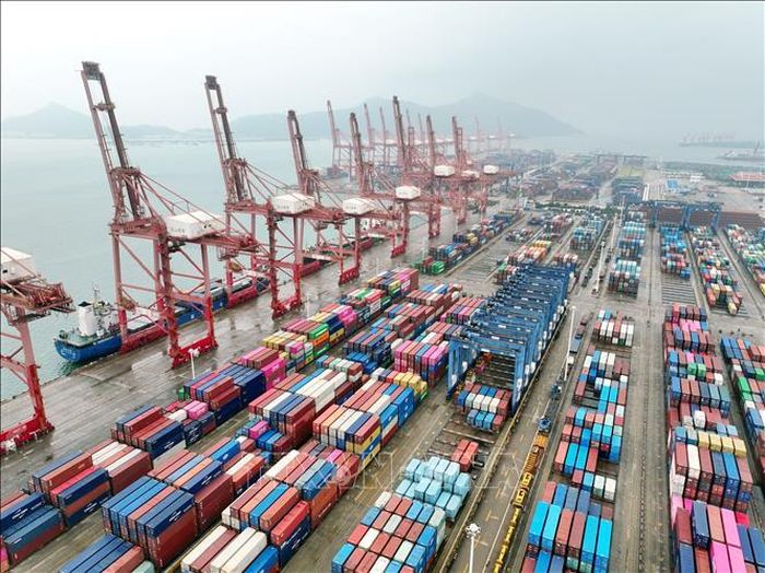 Cảng hàng hóa ở tỉnh Giang Tô, Trung Quốc. Ảnh: THX/TTXVN phát