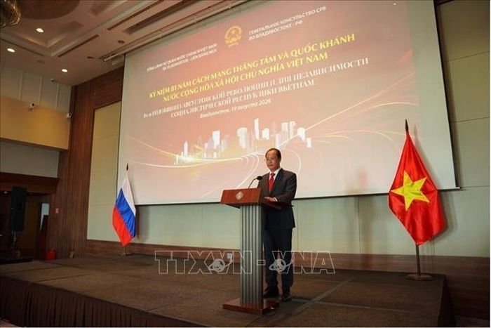 Tổng lãnh sự Nguyễn Việt Kiên phát biểu khai mạc buổi lễ. Ảnh: TTXVN phát