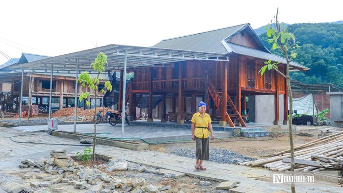 Những ngôi nhà kiên cố, khang trang giúp mở ra cuộc sống mới.