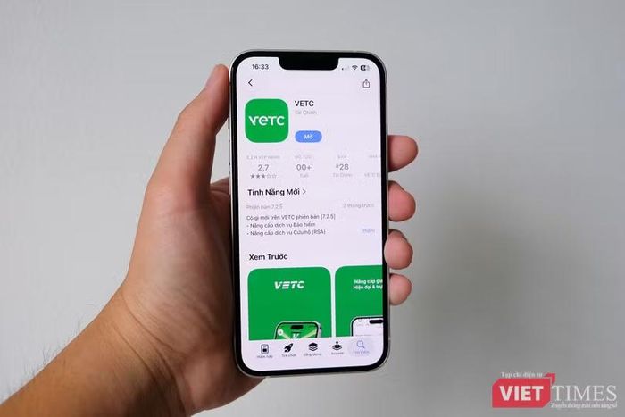 Trước khi tạm dừng, chính sách phí mới của VETC và ePass đã nhận nhiều ý kiến trên mạng xã hội và kho ứng dụng, trong đó có người dùng rút tiền khỏi ví hoặc tìm cách hủy dịch vụ. Ảnh: Thượng Tâm.