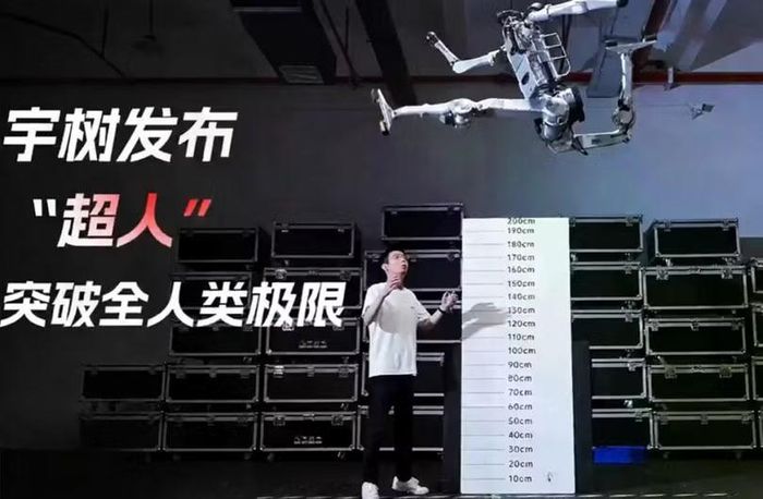 Robot hình người thế hệ mới "Superman" của Unitree hôm 17/8 bật cao tại chỗ 2m lập kỷ lục thế giới. Ảnh: Sohu.