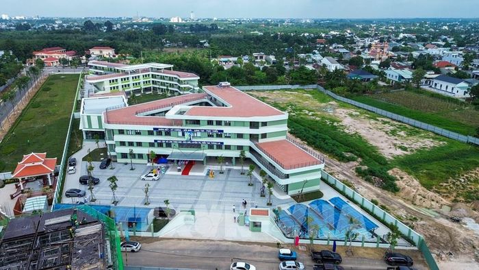 Trường Tiểu học Nguyễn Thái Học (phường Ninh Thạnh, tỉnh Tây Ninh) vừa hoàn thiện và đưa vào sử dụng, sẵn sàng các điều kiện tốt nhất để đón học sinh bước vào năm học mới. Ảnh: Giang Phương - TTXVN 