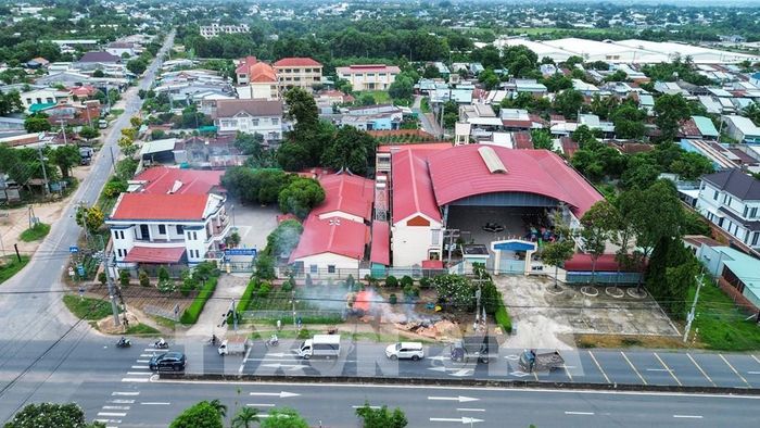 Trường Khuyết tật tỉnh Tây Ninh (bên phải) và Trung tâm Nuôi dạy trẻ Khiếm thị Tây Ninh được sắp xếp, sáp nhập thành trường Giáo dục đặc biệt Tây Ninh. Ảnh: Giang Phương - TTXVN