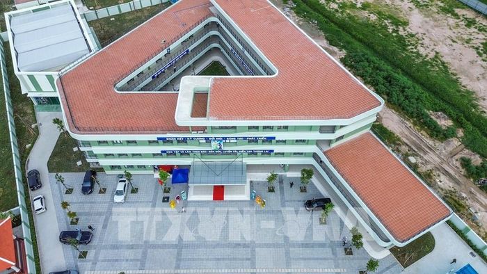Sắp xếp mạng lưới trường học gắn với đầu tư, cải tạo cơ sở vật chất và trang thiết bị, đáp ứng yêu cầu dạy và học trong năm học mới. Ảnh: Giang Phương - TTXVN