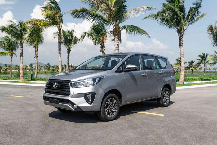 Toyota Innova E MT 2020 (giá khoảng 460 - 480 triệu đồng).