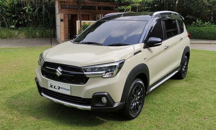 Suzuki XL7 2023 (giá khoảng 455 - 475 triệu đồng).