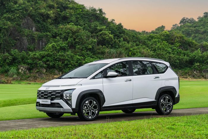 Hyundai Stargazer X 2024 (giá khoảng 475 - 490 triệu đồng).
