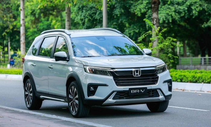 Trong tháng 8, khách mua Honda City và BR-V L được tặng 100% lệ phí trước bạ. Với BR-V G và HR-V L, mức hỗ trợ là 50% lệ phí trước bạ.