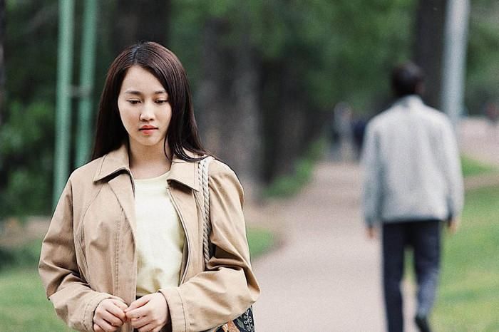 Hồng Loan đảm nhận vai Vân thời trẻ trong Tình khúc Bạch Dương. 