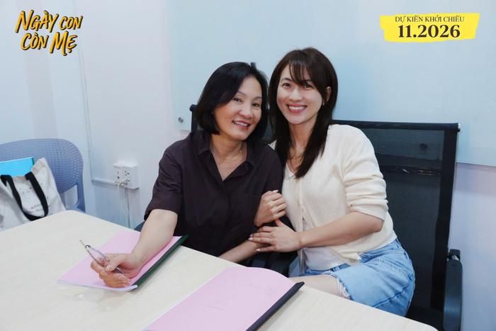 Phương Anh Đào chủ động đề nghị Hồng Đào tát thật để phản ứng của nhân vật Mây trong cảnh xung đột trở nên chân thực hơn. Ảnh: FBNV.
