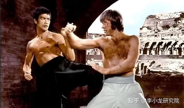 Sau Mãnh long quá giang, Chuck Norris xây dựng sự nghiệp riêng và trở thành ngôi sao hành động nổi tiếng tại Hollywood. Ảnh: Weibo.