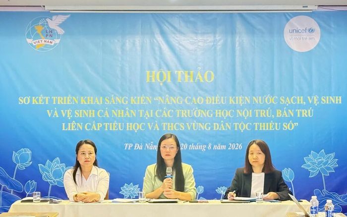 Bà Nguyễn Thị Thu Hiền (giữa), Phó Chủ tịch Hội LHPN Việt Nam, phát biểu tại hội thảo