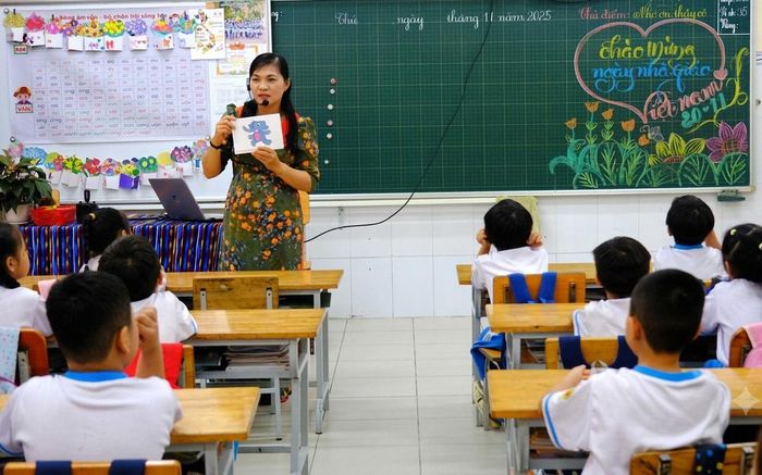 Bộ GD-ĐT đang đề xuất đưa tiếng Anh trở thành môn học bắt buộc ngay từ lớp 1. Ảnh minh họa.