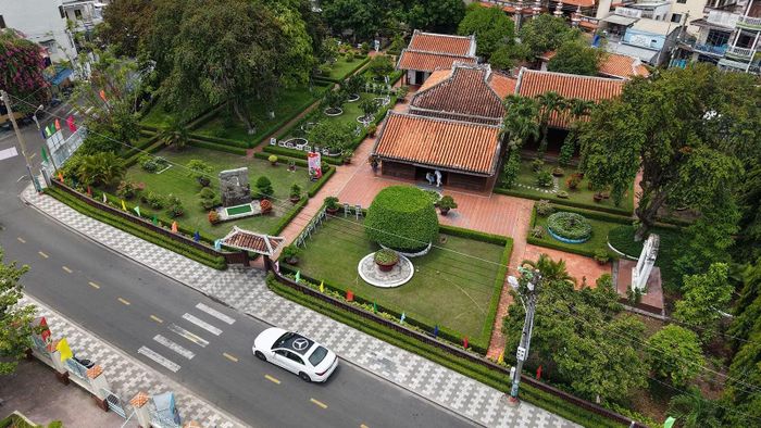 Trường Dục Thanh nhìn từ trên cao
