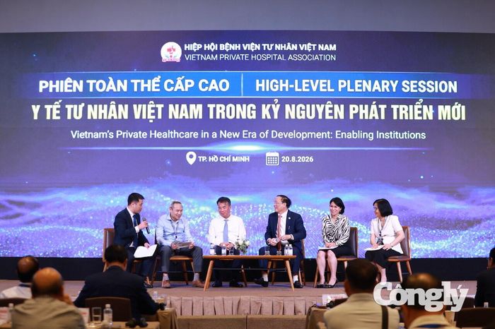 Các đại biểu, chuyên gia thảo luận tại diễn đàn.