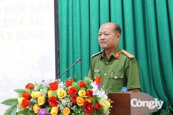 Đại tá Trần Văn Luận - Phó Giám đốc Công an tỉnh phát biểu.