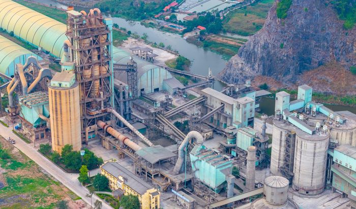 Ngành xi măng đang bán được nhiều hàng hơn nhưng chưa lấy lại được quyền định giá. Ảnh: Hoàng Anh