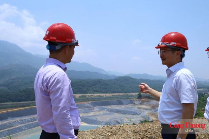 Đoàn kiểm tra của Bộ Công Thương, do Phó Cục trưởng Cục Kỹ thuật an toàn và môi trường công nghiệp làm trưởng đoàn trong buổi làm việc với Tổng công ty Khoáng sản TKV-CTCP (Vimico), Chi nhánh Mỏ tuyển đồng Sin Quyền, Lào Cai - Vimico về công tác phòng phòng, chống thiên tai và ứng phó mùa mưa bão năm 2026.